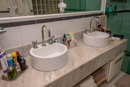 Casa para alugar com 283m², 3 quartos e 3 vagasBanheiro Suíte 2-Pias
