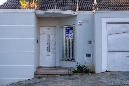 Casa para alugar com 283m², 3 quartos e 3 vagasPlaca do Quinto andar instalada na fachada