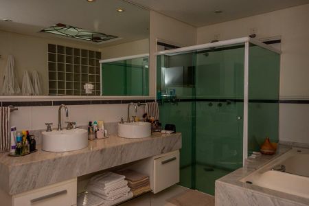 Casa para alugar com 283m², 3 quartos e 3 vagasBanheiro Suíte 2