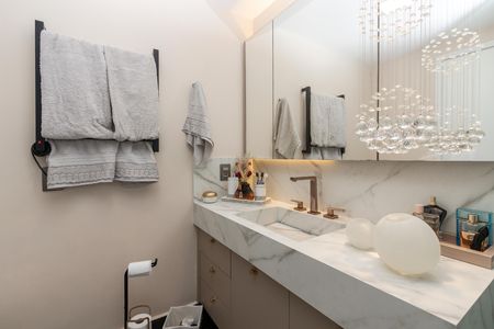 Apartamento para alugar com 151m², 3 quartos e 3 vagas Apartamento para alugar com 151m², 3 quartos e 3 vagasBanheiro da Suíte 1