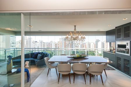 Apartamento para alugar com 151m², 3 quartos e 3 vagas Apartamento para alugar com 151m², 3 quartos e 3 vagasVaranda