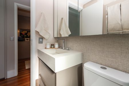 Apartamento para alugar com 151m², 3 quartos e 3 vagas Apartamento para alugar com 151m², 3 quartos e 3 vagasBanheiro da Suíte 2