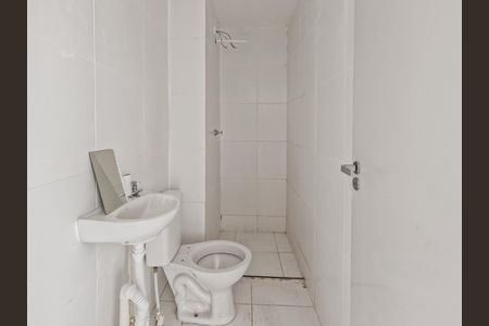 Banheiro social de apartamento para alugar com 2 quartos, 32m² em Vila Pereira Cerca, São Paulo