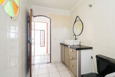 Banheiro Social de casa para alugar com 2 quartos, 52m² em Vila Santana, São Paulo