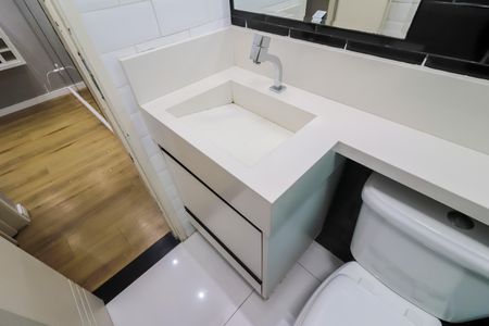 Banheiro de apartamento para alugar com 2 quartos, 52m² em Vila Santana, São Paulo