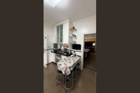 Apartamento à venda com 240m², 4 quartos e 4 vagas Apartamento à venda com 240m², 4 quartos e 4 vagasCozinha