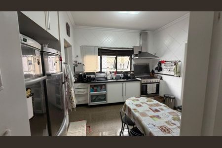 Apartamento à venda com 240m², 4 quartos e 4 vagas Apartamento à venda com 240m², 4 quartos e 4 vagasCozinha