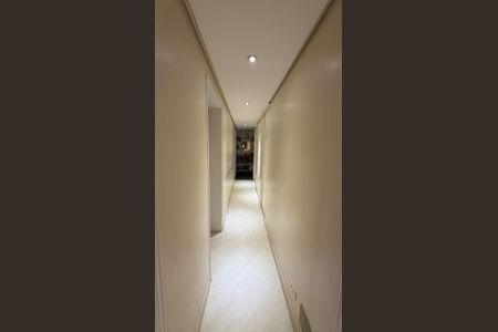 Apartamento à venda com 240m², 4 quartos e 4 vagas Apartamento à venda com 240m², 4 quartos e 4 vagasCorredor