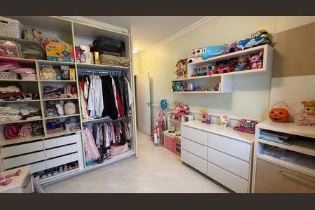 Apartamento à venda com 240m², 4 quartos e 4 vagas Apartamento à venda com 240m², 4 quartos e 4 vagasQuarto