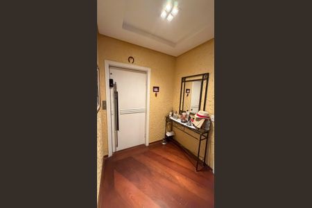 Apartamento à venda com 240m², 4 quartos e 4 vagas Apartamento à venda com 240m², 4 quartos e 4 vagasBanheiro
