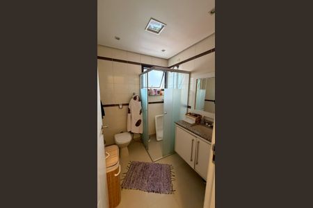 Apartamento à venda com 240m², 4 quartos e 4 vagas Apartamento à venda com 240m², 4 quartos e 4 vagasBanheiro