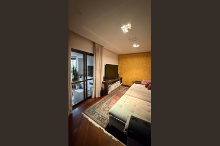 Apartamento à venda com 240m², 4 quartos e 4 vagas Apartamento à venda com 240m², 4 quartos e 4 vagasQuarto