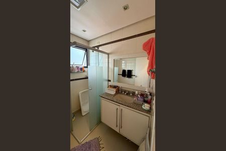 Apartamento à venda com 240m², 4 quartos e 4 vagas Apartamento à venda com 240m², 4 quartos e 4 vagasBanheiro