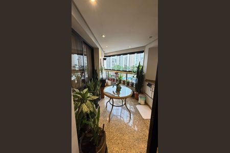 Apartamento à venda com 240m², 4 quartos e 4 vagas Apartamento à venda com 240m², 4 quartos e 4 vagasSala de Jantar