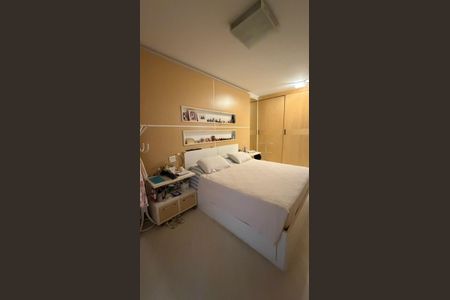 Apartamento à venda com 240m², 4 quartos e 4 vagas Apartamento à venda com 240m², 4 quartos e 4 vagasQuarto