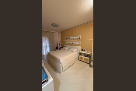 Apartamento à venda com 240m², 4 quartos e 4 vagas Apartamento à venda com 240m², 4 quartos e 4 vagasQuarto
