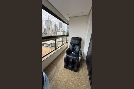 Apartamento à venda com 240m², 4 quartos e 4 vagas Apartamento à venda com 240m², 4 quartos e 4 vagasVista