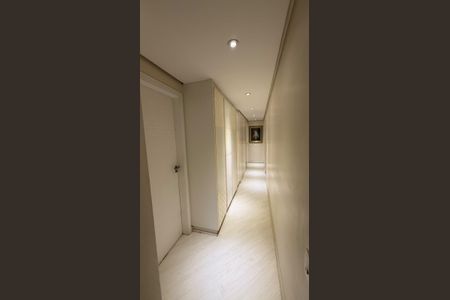 Apartamento à venda com 240m², 4 quartos e 4 vagas Apartamento à venda com 240m², 4 quartos e 4 vagasCorredor