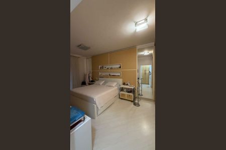 Apartamento à venda com 240m², 4 quartos e 4 vagas Apartamento à venda com 240m², 4 quartos e 4 vagasQuarto