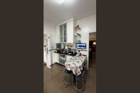 Apartamento à venda com 240m², 4 quartos e 4 vagas Apartamento à venda com 240m², 4 quartos e 4 vagasCozinha