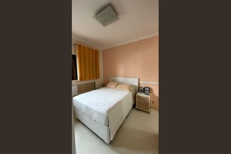Apartamento à venda com 240m², 4 quartos e 4 vagas Apartamento à venda com 240m², 4 quartos e 4 vagasQuarto