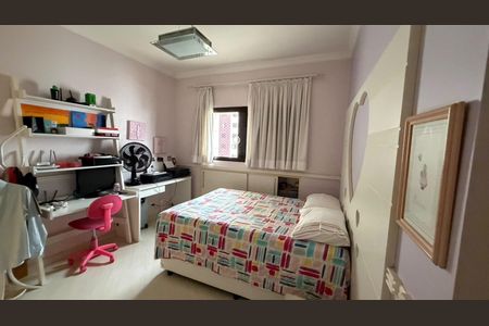 Apartamento à venda com 240m², 4 quartos e 4 vagas Apartamento à venda com 240m², 4 quartos e 4 vagasQuarto