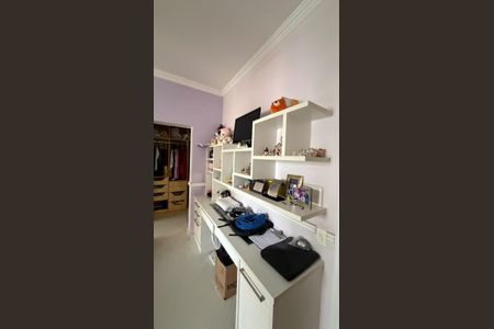 Apartamento à venda com 240m², 4 quartos e 4 vagas Apartamento à venda com 240m², 4 quartos e 4 vagasQuarto