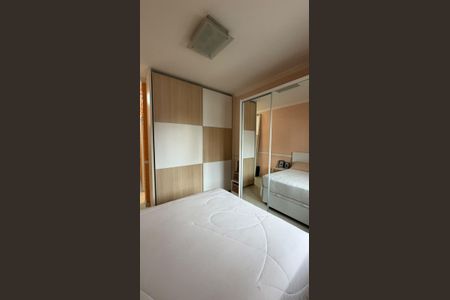 Apartamento à venda com 240m², 4 quartos e 4 vagas Apartamento à venda com 240m², 4 quartos e 4 vagasQuarto