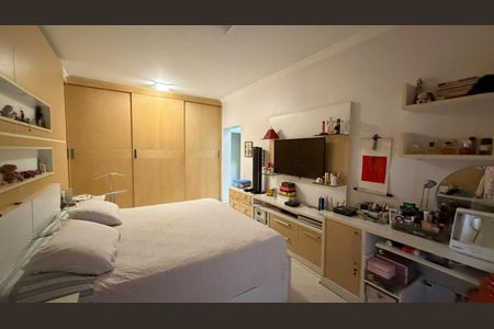 Apartamento à venda com 240m², 4 quartos e 4 vagas Apartamento à venda com 240m², 4 quartos e 4 vagasQuarto