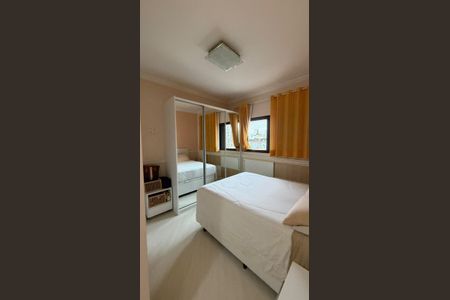 Apartamento à venda com 240m², 4 quartos e 4 vagas Apartamento à venda com 240m², 4 quartos e 4 vagasQuarto