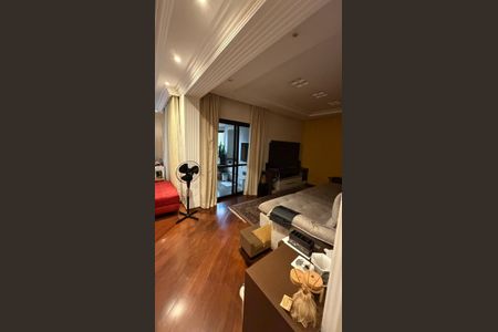 Apartamento à venda com 240m², 4 quartos e 4 vagas Apartamento à venda com 240m², 4 quartos e 4 vagasQuarto