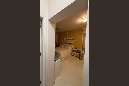 Apartamento à venda com 240m², 4 quartos e 4 vagas Apartamento à venda com 240m², 4 quartos e 4 vagasQuarto