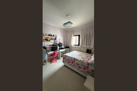 Apartamento à venda com 240m², 4 quartos e 4 vagas Apartamento à venda com 240m², 4 quartos e 4 vagasQuarto
