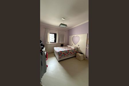 Apartamento à venda com 240m², 4 quartos e 4 vagas Apartamento à venda com 240m², 4 quartos e 4 vagasQuarto