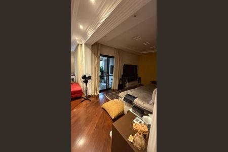 Apartamento à venda com 240m², 4 quartos e 4 vagas Apartamento à venda com 240m², 4 quartos e 4 vagasQuarto