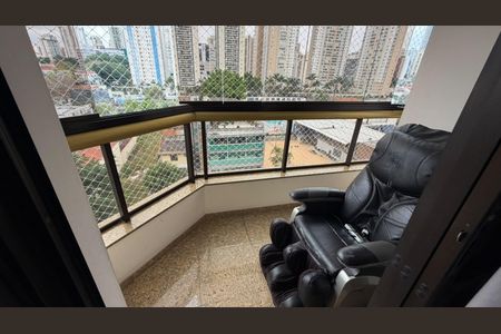 Apartamento à venda com 240m², 4 quartos e 4 vagas Apartamento à venda com 240m², 4 quartos e 4 vagasVaranda
