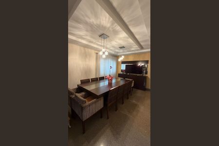 Apartamento à venda com 240m², 4 quartos e 4 vagas Apartamento à venda com 240m², 4 quartos e 4 vagasSala de Jantar