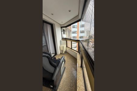 Apartamento à venda com 240m², 4 quartos e 4 vagas Apartamento à venda com 240m², 4 quartos e 4 vagasVaranda