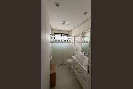 Apartamento à venda com 240m², 4 quartos e 4 vagas Apartamento à venda com 240m², 4 quartos e 4 vagasBanheiro