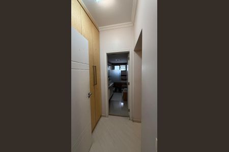 Apartamento à venda com 240m², 4 quartos e 4 vagas Apartamento à venda com 240m², 4 quartos e 4 vagasQuarto