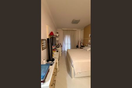 Apartamento à venda com 240m², 4 quartos e 4 vagas Apartamento à venda com 240m², 4 quartos e 4 vagasQuarto