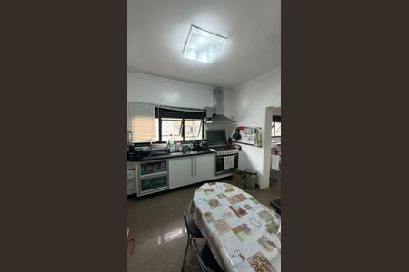 Apartamento à venda com 240m², 4 quartos e 4 vagas Apartamento à venda com 240m², 4 quartos e 4 vagasCozinha