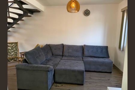 Sala de casa de condomínio para alugar com 2 quartos, 84m² em Balneário Tropical, Paulínia