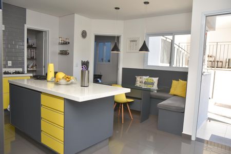 Casa de condomínio para alugar com 322m², 4 quartos e 4 vagas Casa de condomínio para alugar com 322m², 4 quartos e 4 vagasCozinha - Armários