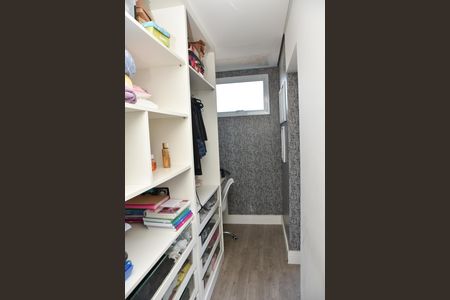 Casa de condomínio para alugar com 322m², 4 quartos e 4 vagas Casa de condomínio para alugar com 322m², 4 quartos e 4 vagasCloset da suíte 2