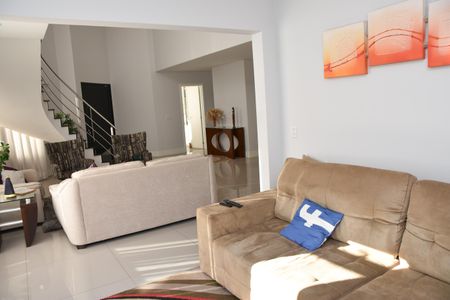 Casa de condomínio para alugar com 322m², 4 quartos e 4 vagas Casa de condomínio para alugar com 322m², 4 quartos e 4 vagassala de TV