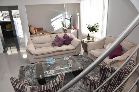 Casa de condomínio para alugar com 322m², 4 quartos e 4 vagas Casa de condomínio para alugar com 322m², 4 quartos e 4 vagasSala 1