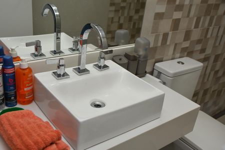 Casa de condomínio para alugar com 322m², 4 quartos e 4 vagas Casa de condomínio para alugar com 322m², 4 quartos e 4 vagasbanheiro do quarto de visitas