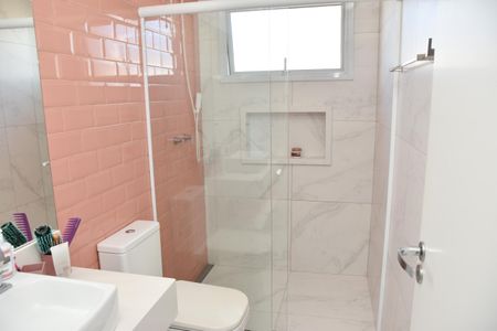 Casa de condomínio para alugar com 322m², 4 quartos e 4 vagas Casa de condomínio para alugar com 322m², 4 quartos e 4 vagasBanheiro da Suíte 3