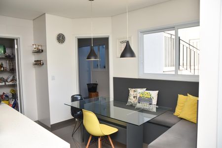 Casa de condomínio para alugar com 322m², 4 quartos e 4 vagas Casa de condomínio para alugar com 322m², 4 quartos e 4 vagasCozinha - mesa